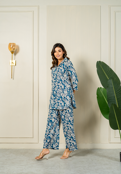 Chic Comfort in Blue Blooms Loungewear Set