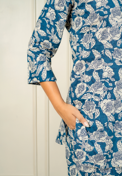 Chic Comfort in Blue Blooms Loungewear Set